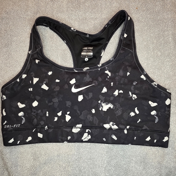 Nike Other - Nike Women's Black and White Patterned Sports Bra